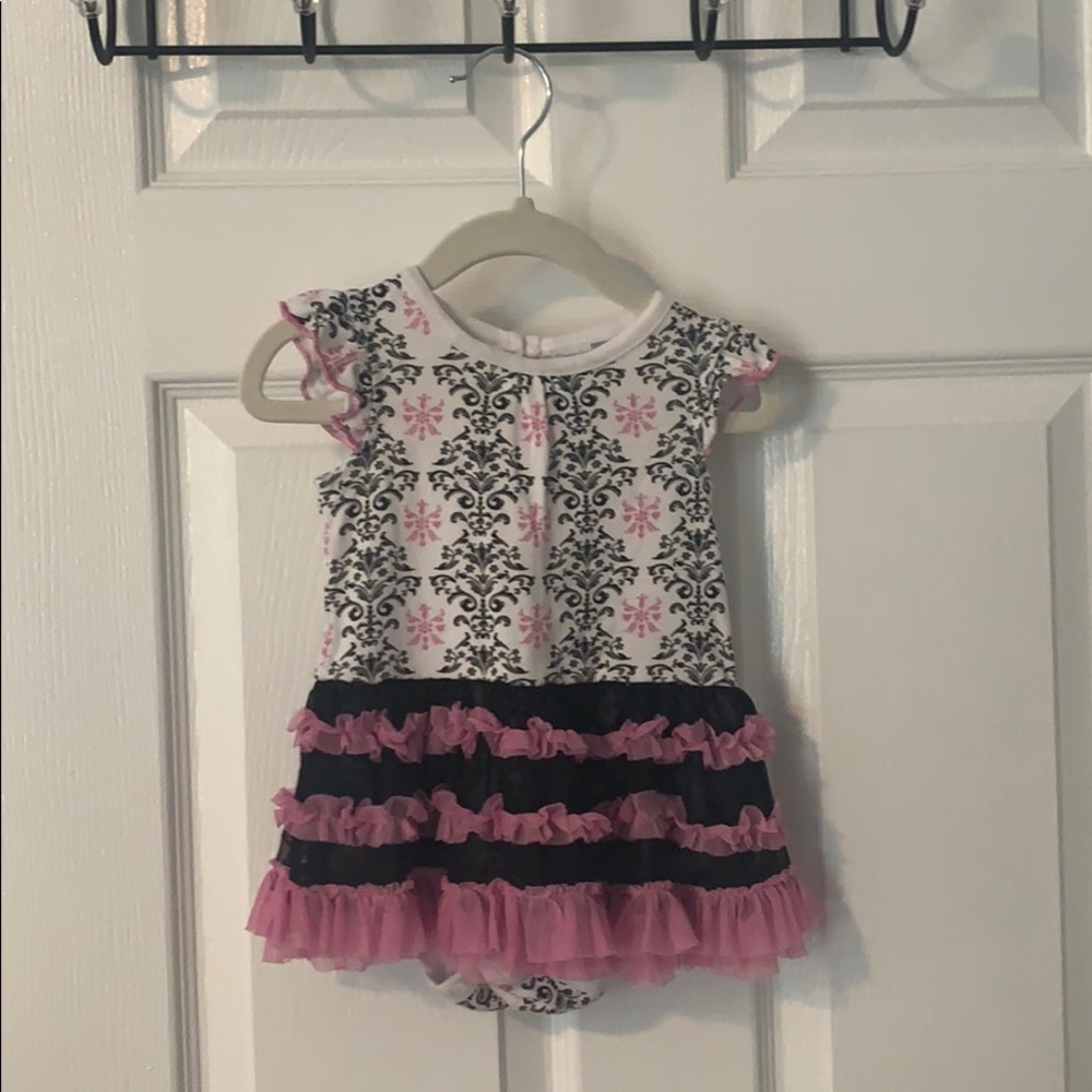 Baby girl bodysuit with tutu